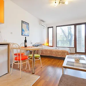 Студио Ларина Apartment
